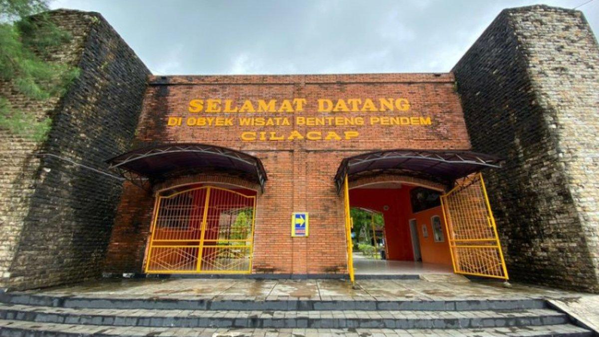 Benteng Klinker: The Historic Bridge to Enjoyable Local Shopping